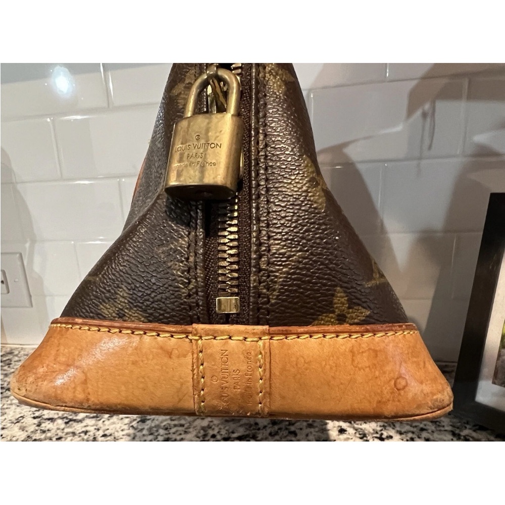 Louis Vuitton Brown Monogram Handbag - Picture 4 of 9